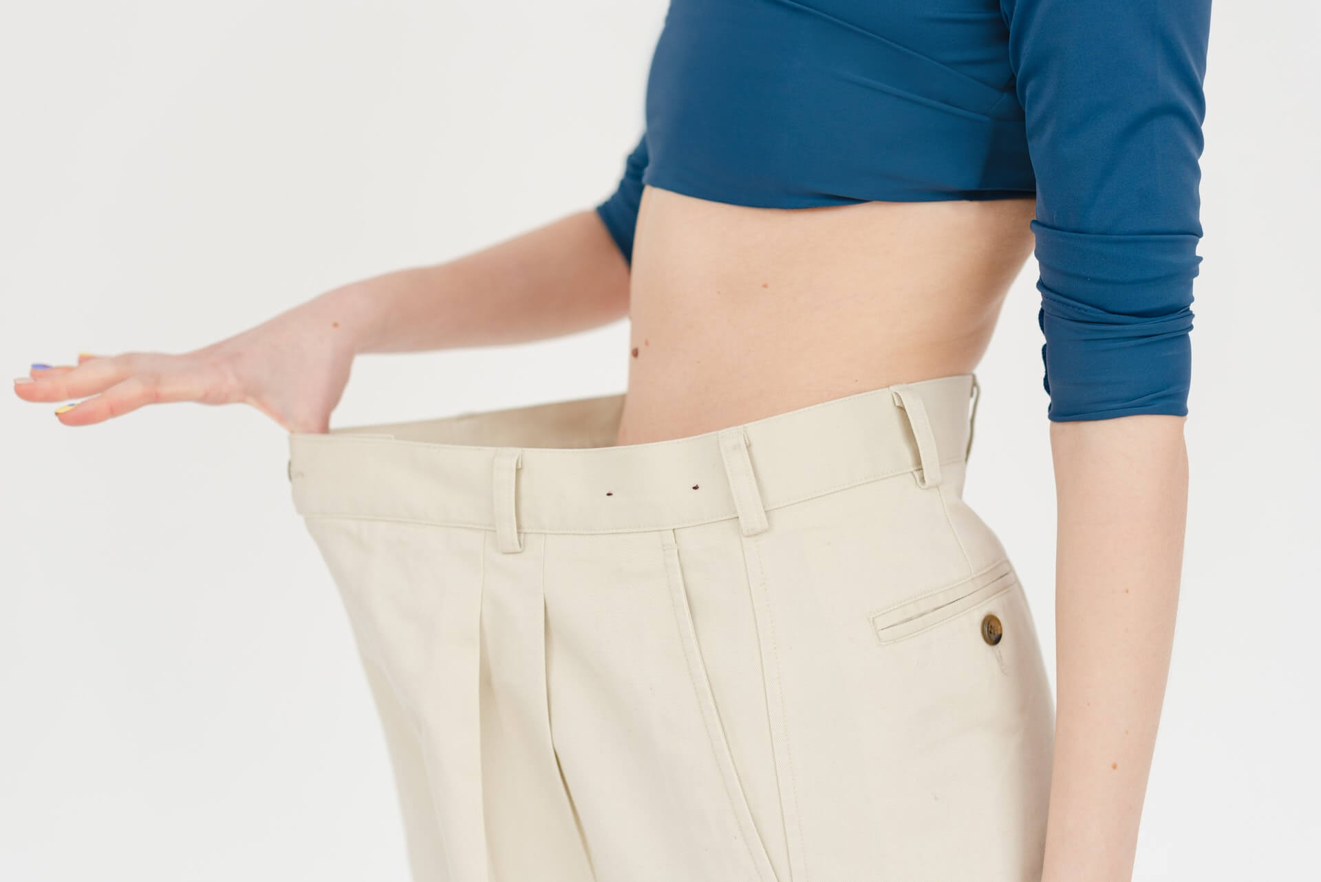 Woman wearing an oversized pants. Consult primary care for weight management with Side Health.